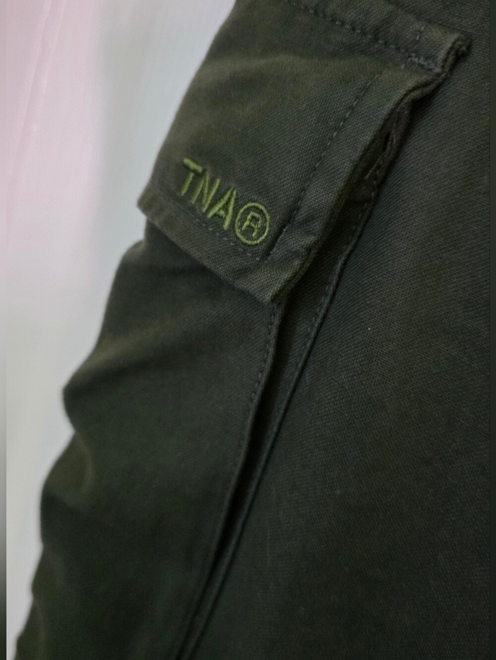 Aritzia TNA Olive Supply Cargo Pants for Woman 8 - Picture 8 of 10